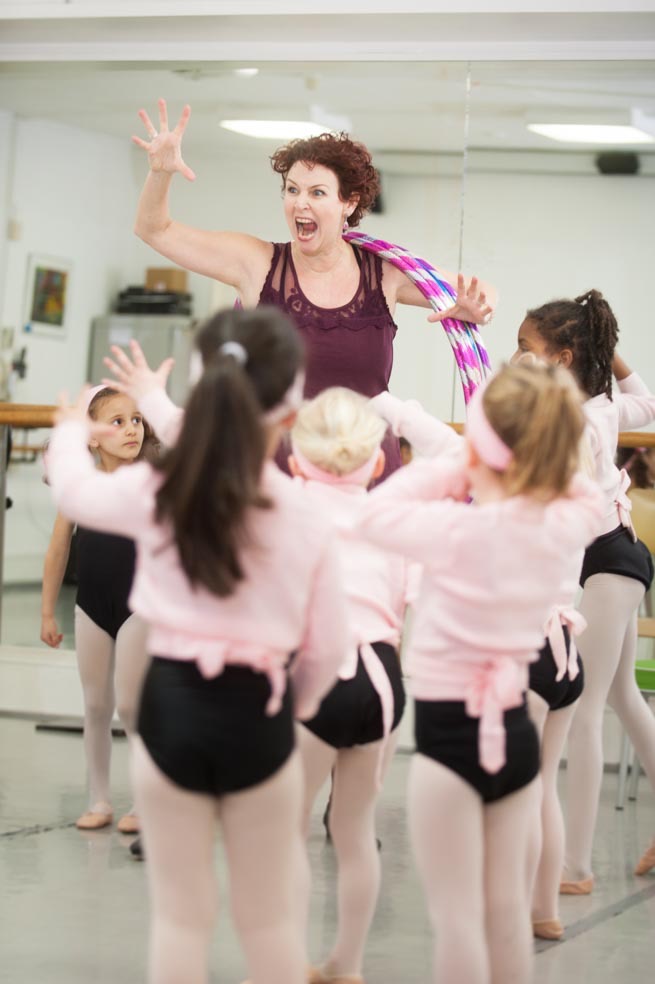 Giselle tijdens een creatieve balletles